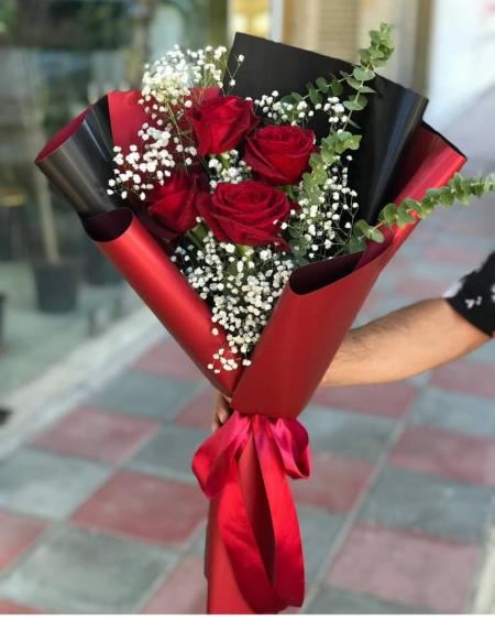 سفارش آنلاین دسته گل رز قرمز و عروس در همدان