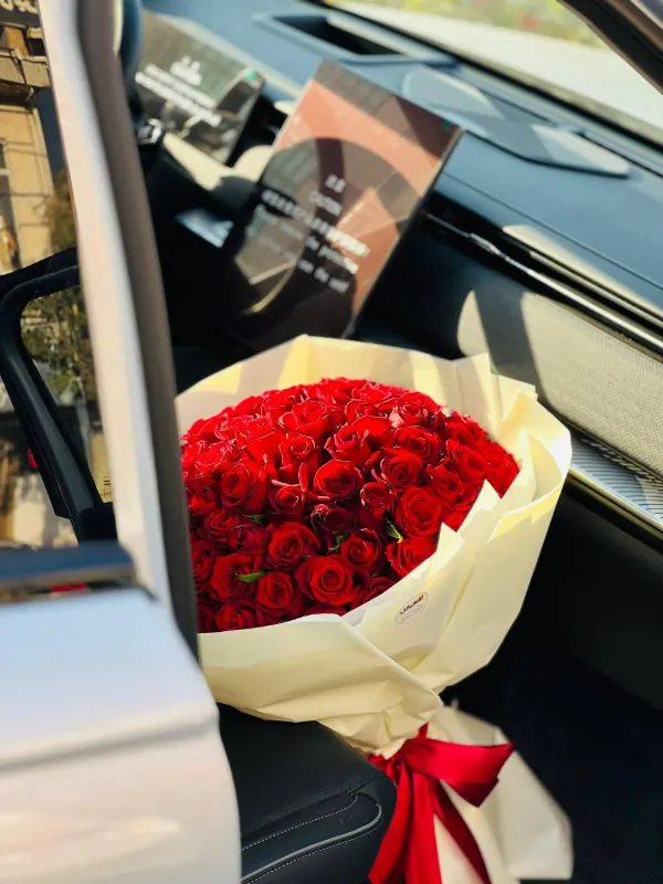 سفارش دسته گل 100 شاخه رز